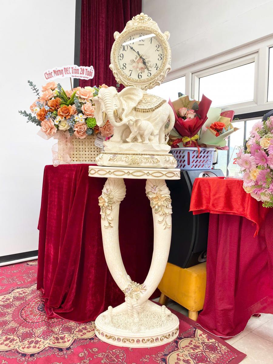 Lễ kỷ niệm 20 năm tại Trung tâm Ngoại ngữ DEC                                </a>
                            </div>
                            <div class=