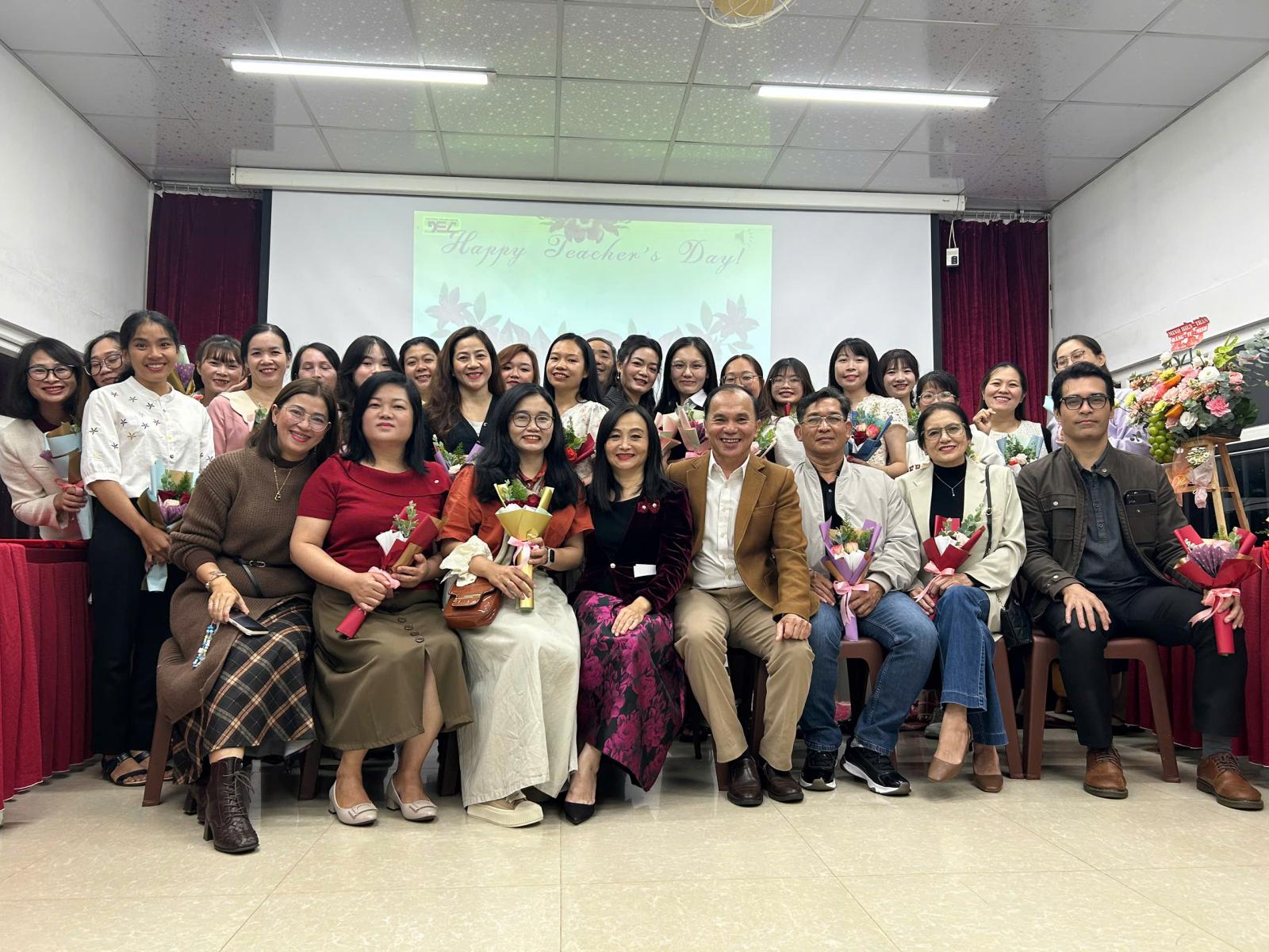 Chúc mừng Ngày Nhà giáo Việt Nam tại trung tâm ngoại ngữ DEC Đức Trọng                                </a>
                            </div>
                            <div class=